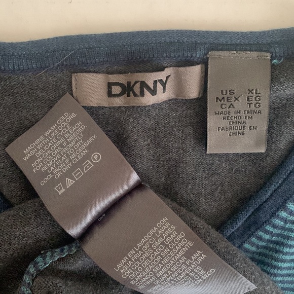 DKNY soft and lightweight knit tap long sleeve pullover size XL v-neck - Picture 8 of 8